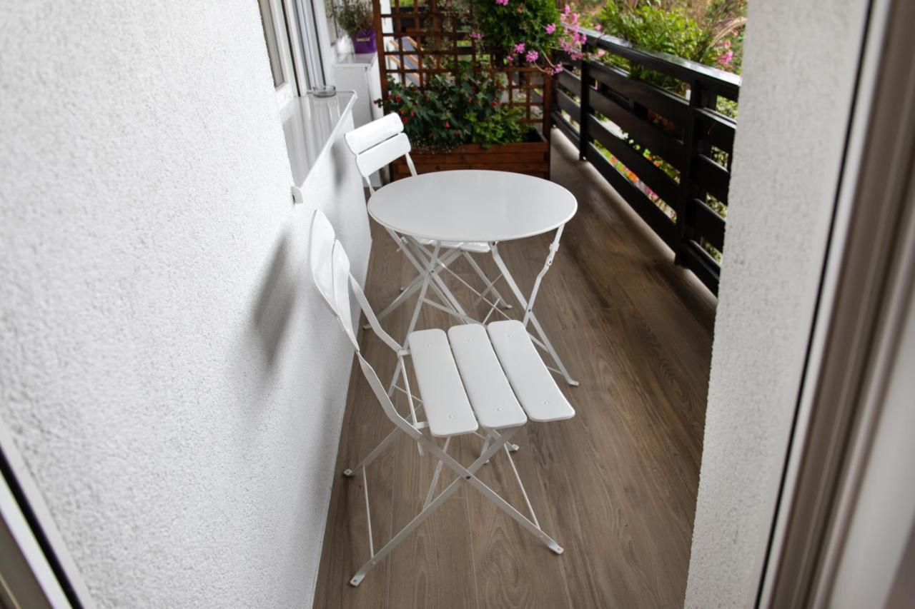 Honey Apartments Zirovnica Extérieur photo
