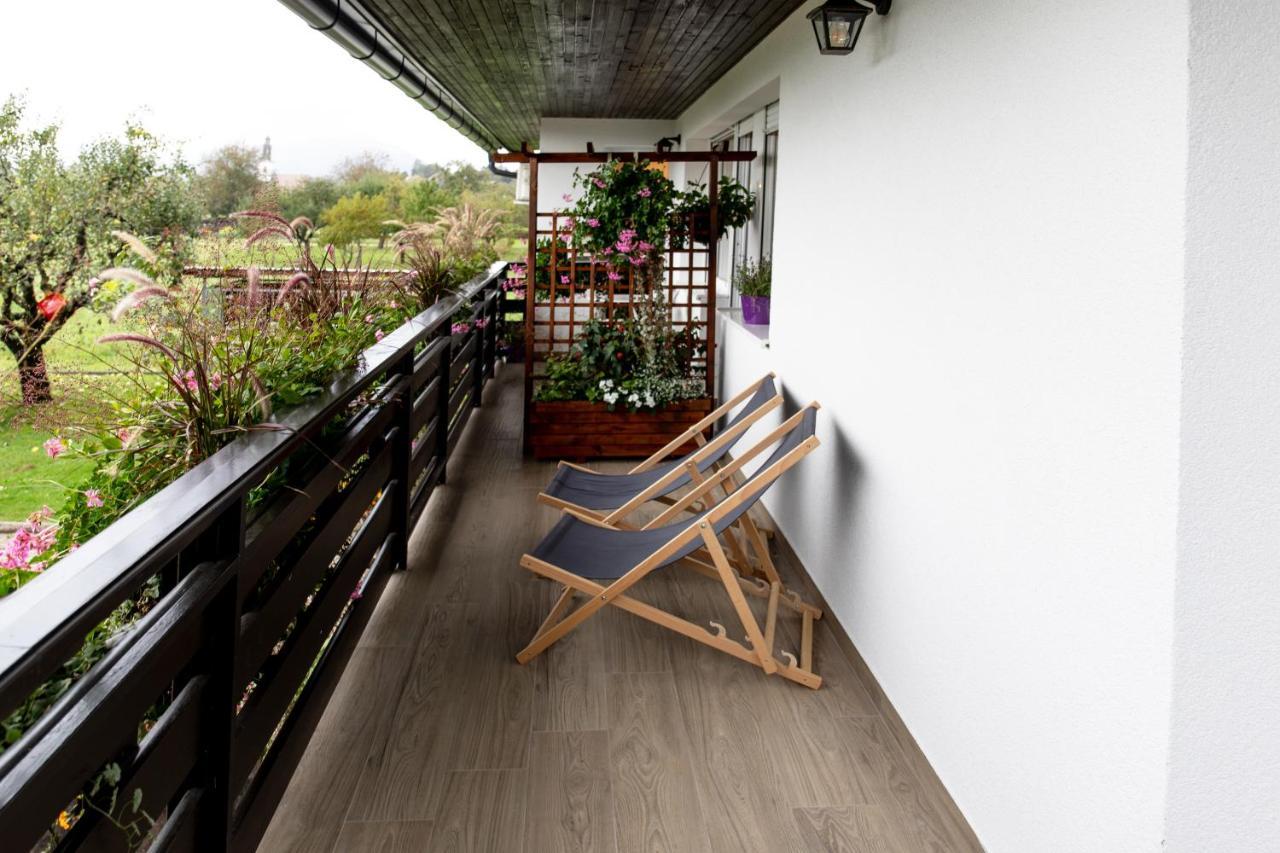 Honey Apartments Zirovnica Extérieur photo
