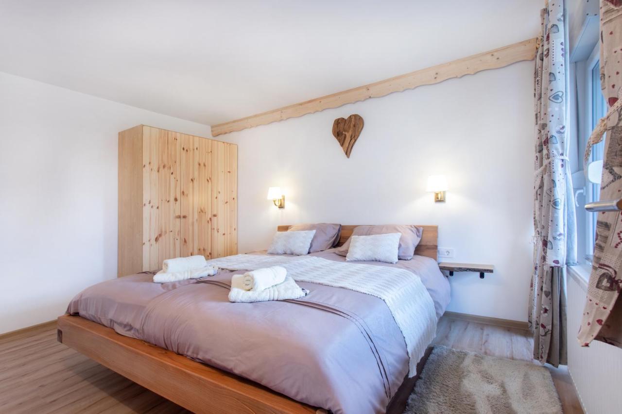 Honey Apartments Zirovnica Extérieur photo